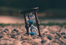 Hourglass Photo by Aron on Unsplash