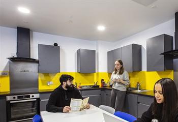 Students in a kitchen in Mithras halls