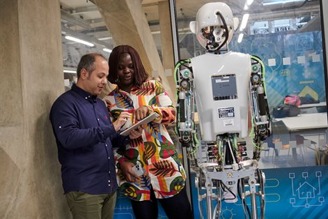 User Experience MSc students in front of humanoid robot