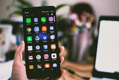 smartphone using apps