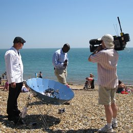 Solar-cooking-on-beach