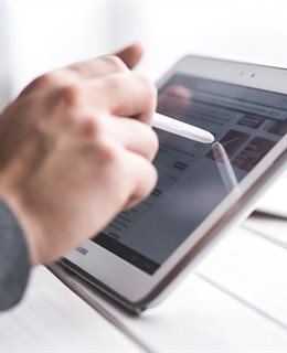 Hand writing on an electronic tablet