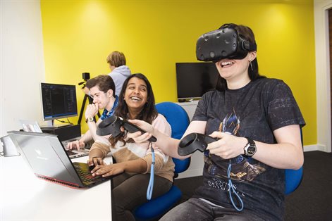 Students test out the VR equipment