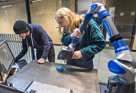 Students using the Faro scanner