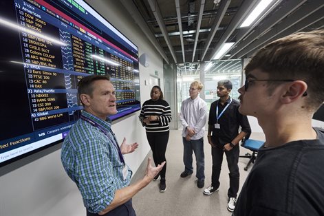 Bloomberg-data-session-Rob Hayward-students