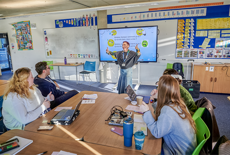 lecturer teaching primnary languages