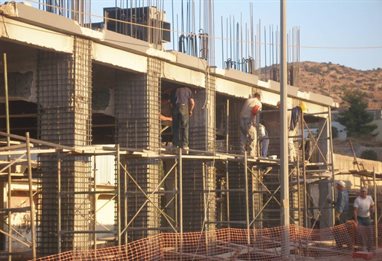 Building with earthquake damage 