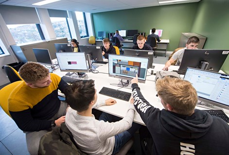 Group of students in computer lab using BIM