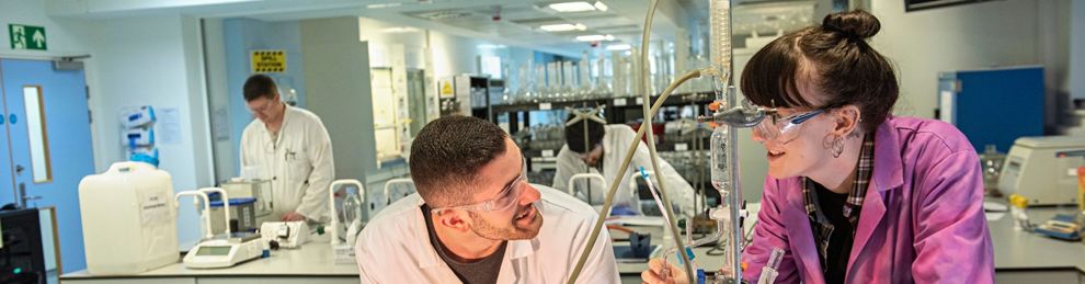 Chemistry students working in lab 