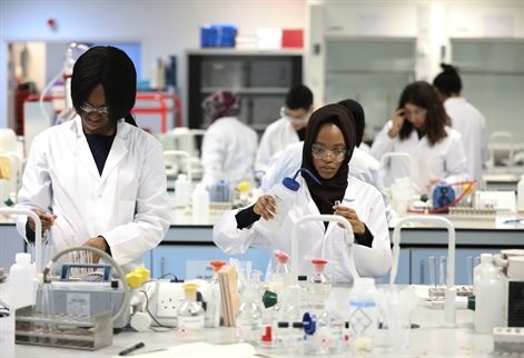 Students working in pharmacy lab