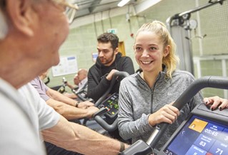 Student chatting to cardiac rehab patient