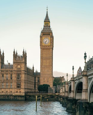 Big Ben, Houses of Parliament and London bridge overlooking the river Thames.