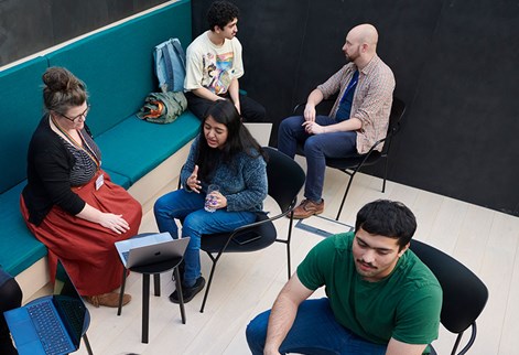 International student support team with students