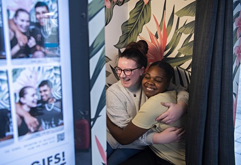 Students using the SU photobooth