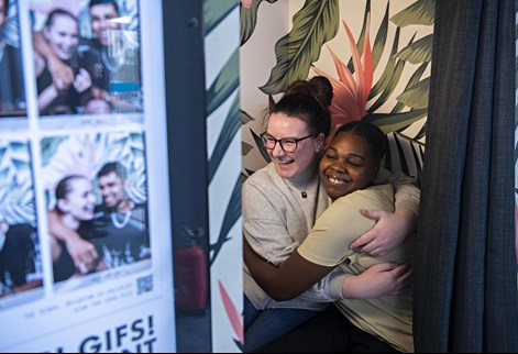 Students in the SU photobooth
