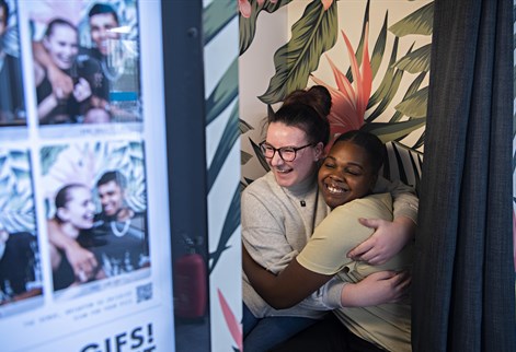 Students in the SU photobooth