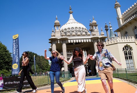 Students outside Brighton Pavilion