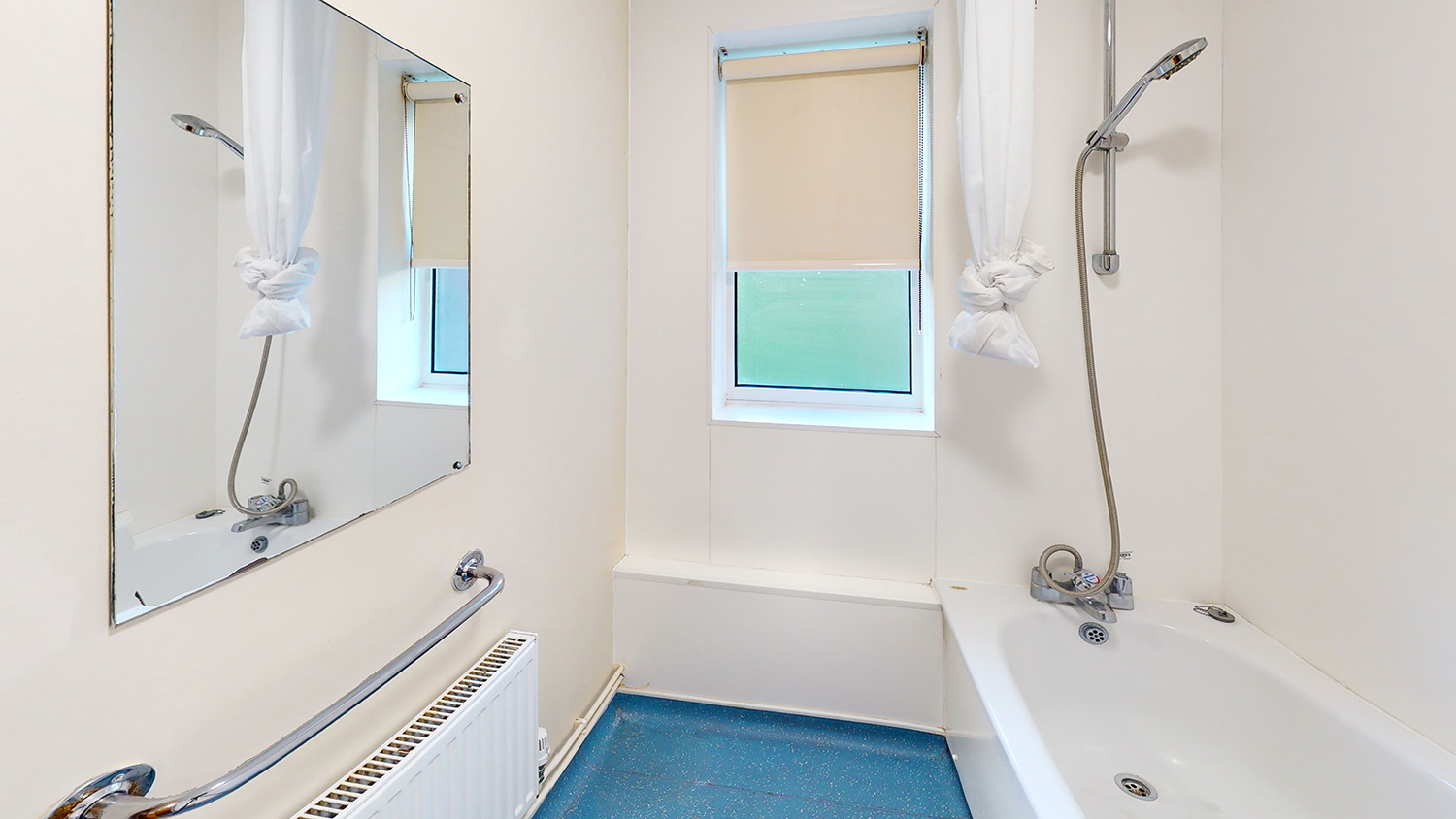 Varley Park – standard shared bathroom