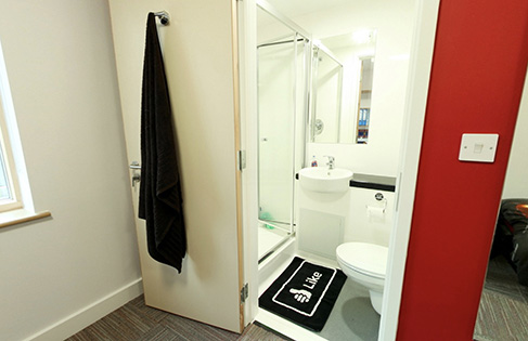 Varley Park – standard en suite
