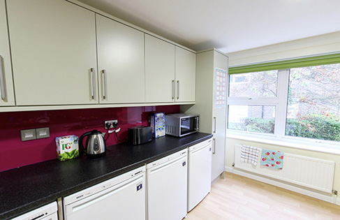 Varley Park – standard shared bathroom
