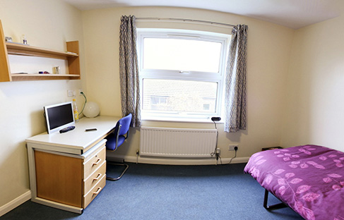 Varley Park – standard shared bathroom