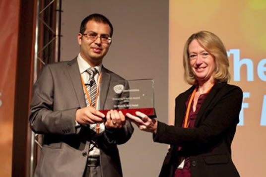 Dr Patel and Jo Craig at the UKPharmSci 2013 meeting. Image: APS GB