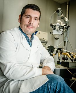 Dr Patricio Simoes