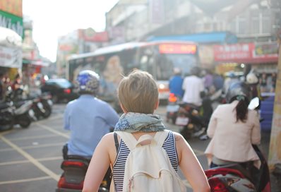 Congested street by Steven Lewis on Unsplash