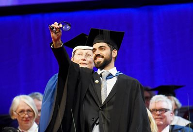 Graduate taking selfie with the Vice-chancellor
