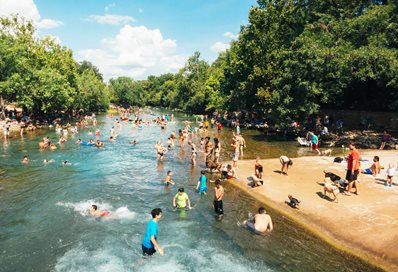 People splashing in a pool, Photo by Tomek Baginski on Unsplash