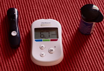 Diabetes monitor, photo by Kate on Unsplash