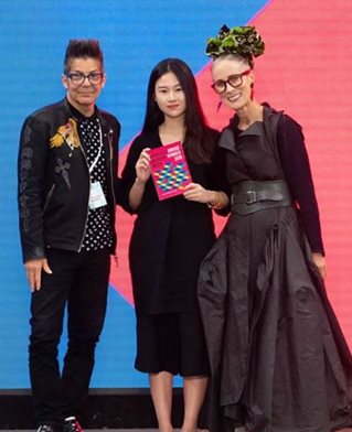 Feiyi Hang recieving her award