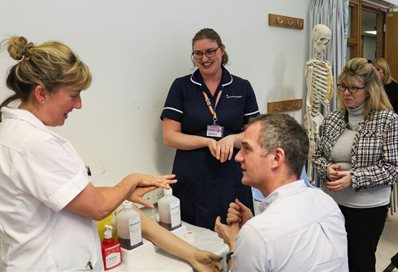 MP Peter Kyle learns about the venepuncture technique