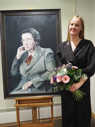 Sara Lavelle with her painting of Professor Dorothy Garrod