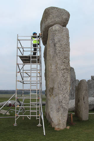 Dr Jake Ciborowski analysing a sarsen lintel stone using a portable x ray fluorescence spectrometer. Image by David Nash