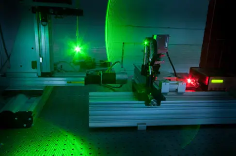 UltraMQL equipment (lights and lasers in a lab)