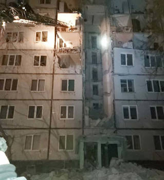 Apartment block in Kharkiv damaged during Russian invasion - Wiki creative commons
