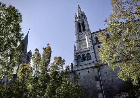 A basilica surrounded by trees on a sunny, clear day