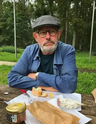 Simon Roth at a table