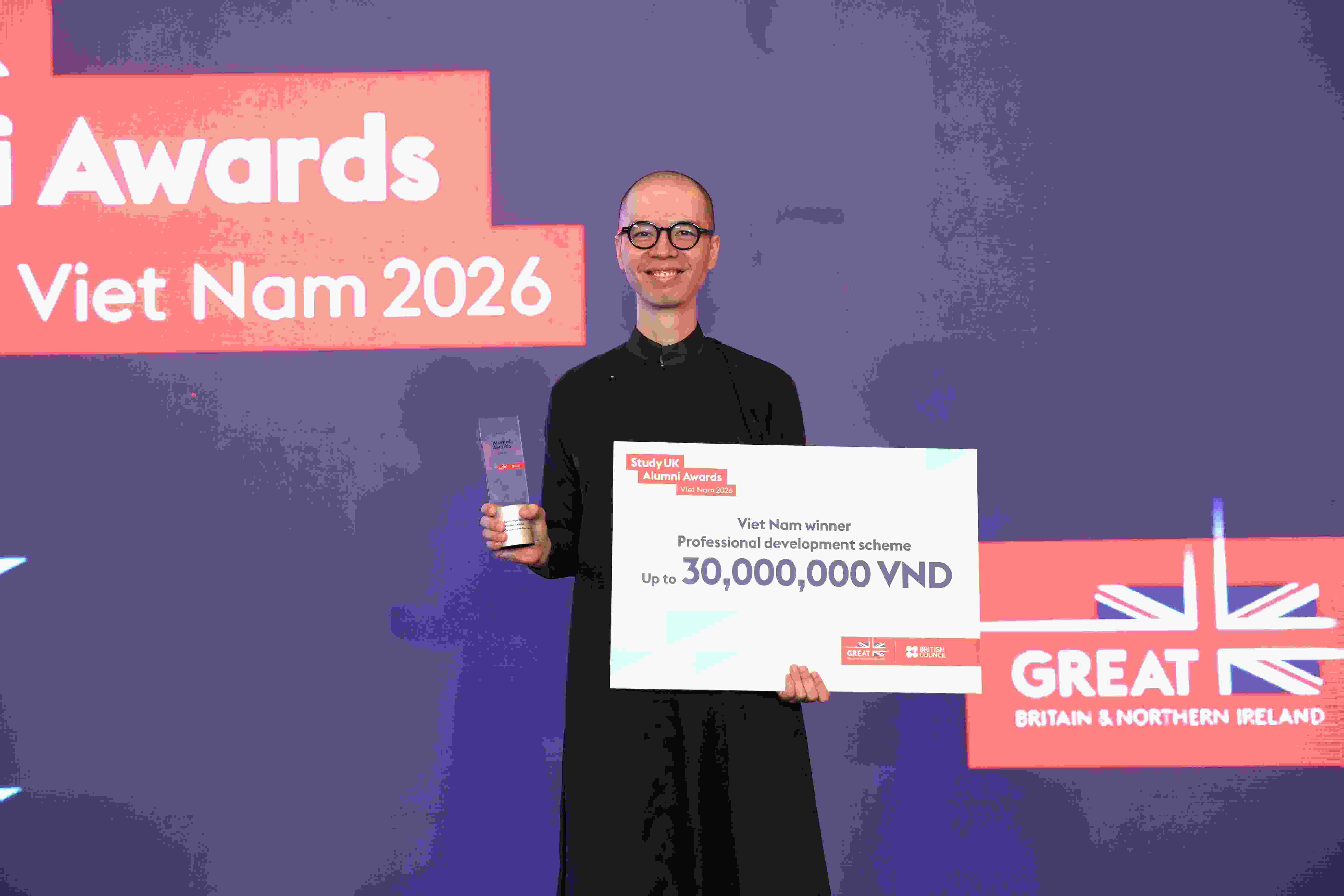 Linh poses with award