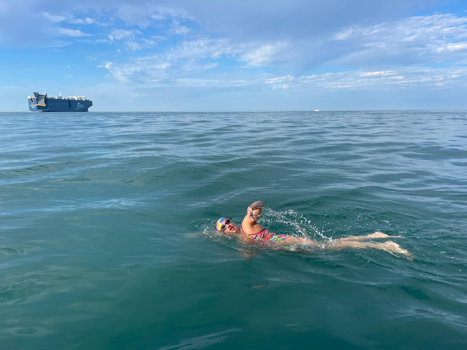 Melanie Barratt swims the English Channel